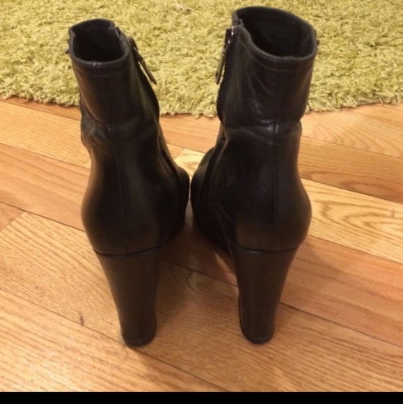Gorgeous buttery soft prada wedge - Picture 4 of 5